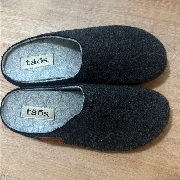 Taos Woollery Slip on Clogs Size 39/8-8.5 - Picture 2 of 6